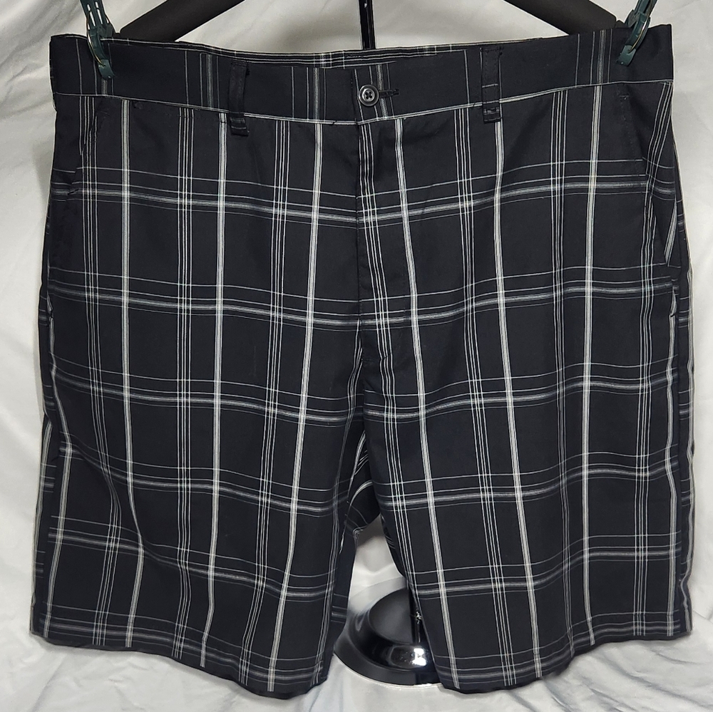 Men's PGA Tour black Plaid Golf Shorts, 34